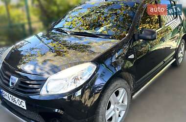 Хэтчбек Dacia Sandero 2010 в Одессе