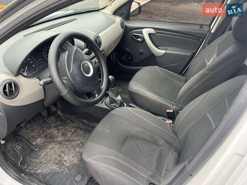 Хэтчбек Dacia Sandero 2009 в Харькове