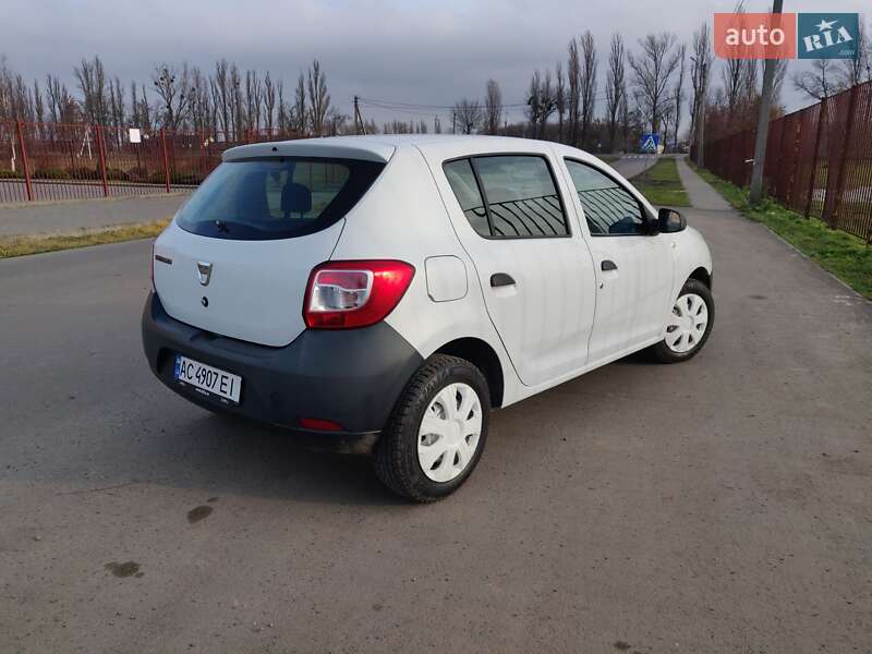 Хэтчбек Dacia Sandero 2013 в Луцке
