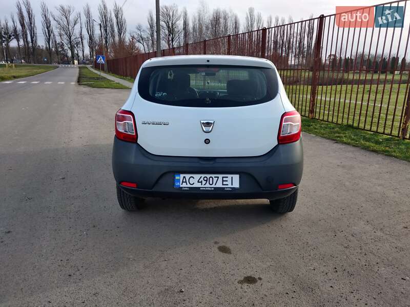 Хэтчбек Dacia Sandero 2013 в Луцке