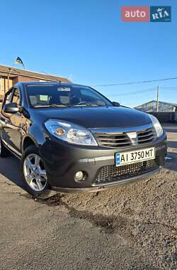 Хетчбек Dacia Sandero 2009 в Фастові