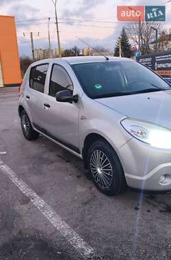 Хэтчбек Dacia Sandero 2009 в Харькове