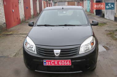 Хэтчбек Dacia Sandero 2011 в Чернигове