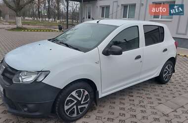 Хэтчбек Dacia Sandero 2015 в Умани