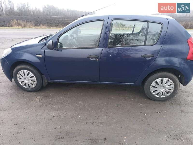 Хэтчбек Dacia Sandero 2008 в Любаре