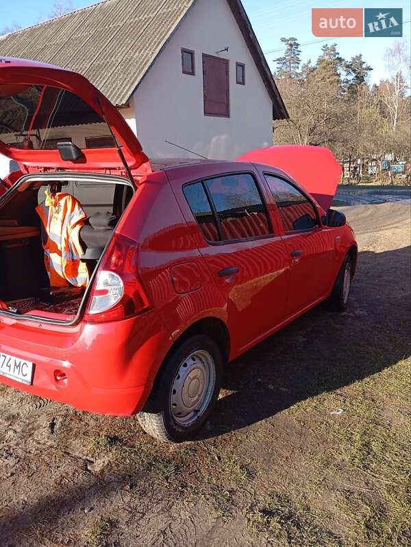 Хэтчбек Dacia Sandero 2009 в Львове