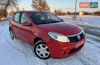 Хэтчбек Dacia Sandero 2010 в Луцке