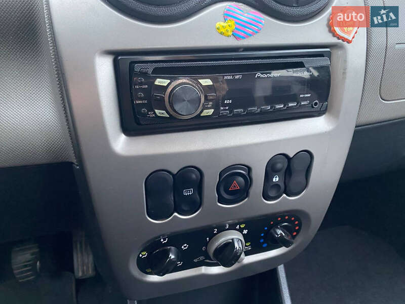 Хэтчбек Dacia Sandero 2012 в Львове