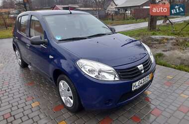 Хэтчбек Dacia Sandero 2009 в Калиновке