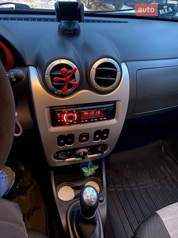 Хэтчбек Dacia Sandero 2009 в Тернополе