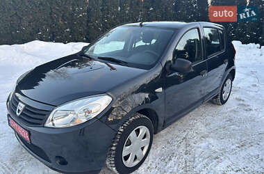 Хэтчбек Dacia Sandero 2009 в Умани