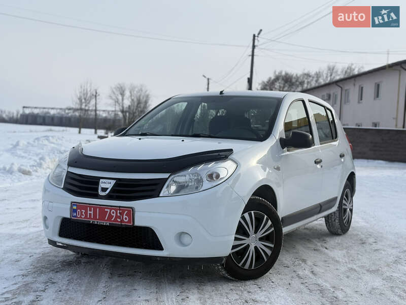 Хэтчбек Dacia Sandero 2009 в Березане