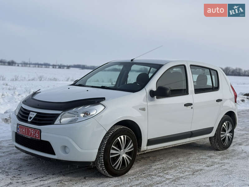 Хэтчбек Dacia Sandero 2009 в Березане