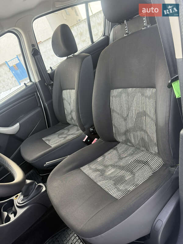 Хэтчбек Dacia Sandero 2009 в Березане