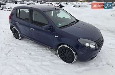 Хэтчбек Dacia Sandero 2009 в Львове