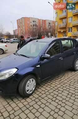 Хетчбек Dacia Sandero 2011 в Ужгороді