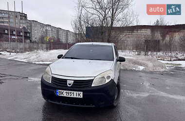 Хэтчбек Dacia Sandero 2010 в Ровно