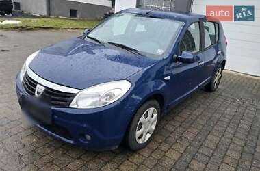 Хэтчбек Dacia Sandero 2008 в Луцке