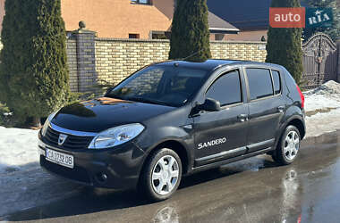 Хэтчбек Dacia Sandero 2010 в Киеве