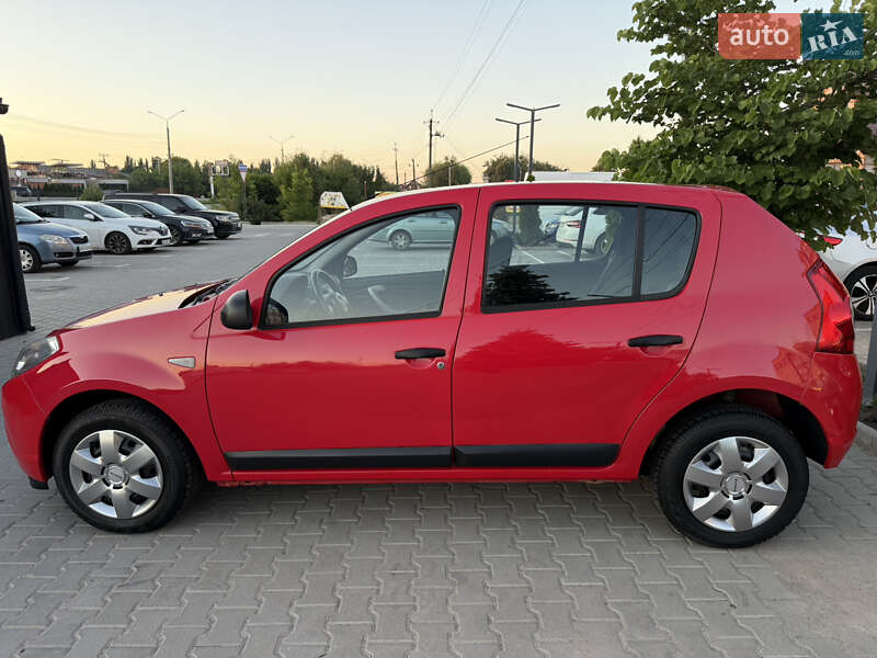 Хэтчбек Dacia Sandero 2009 в Виннице