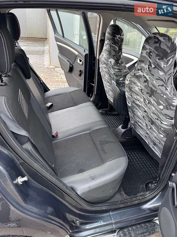 Хэтчбек Dacia Sandero 2012 в Герце