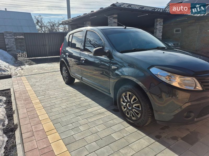 Хэтчбек Dacia Sandero 2009 в Виннице