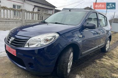 Хэтчбек Dacia Sandero 2009 в Хороле