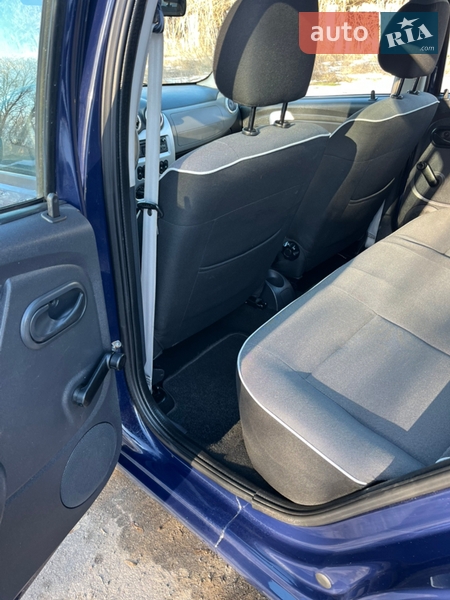 Хэтчбек Dacia Sandero 2012 в Хороле