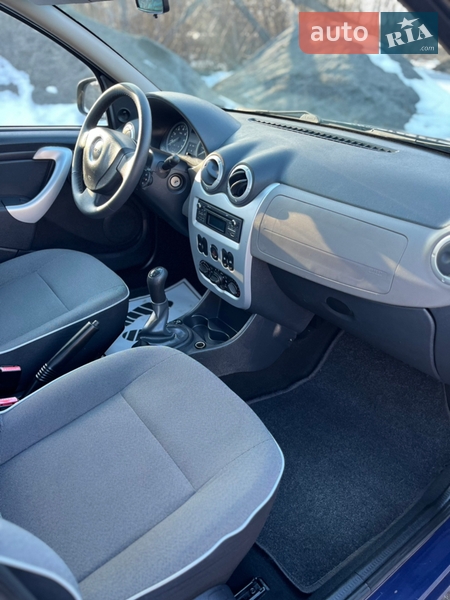 Хэтчбек Dacia Sandero 2012 в Хороле