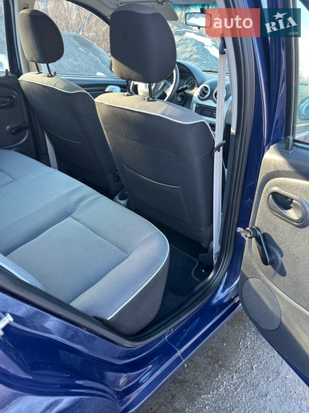 Хэтчбек Dacia Sandero 2012 в Хороле