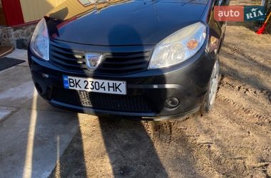 Хэтчбек Dacia Sandero 2009 в Сарнах