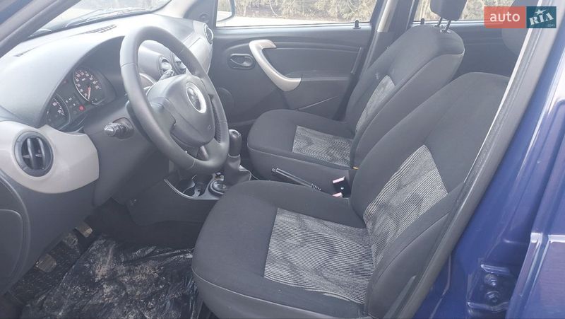 Хэтчбек Dacia Sandero 2009 в Александрие