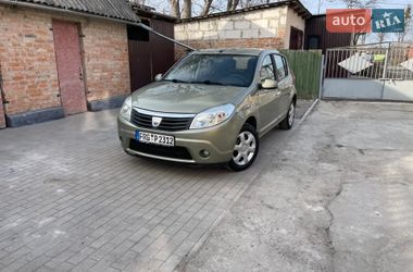 Хэтчбек Dacia Sandero 2009 в Умани