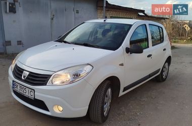 Хетчбек Dacia Sandero 2008 в Здолбуніві