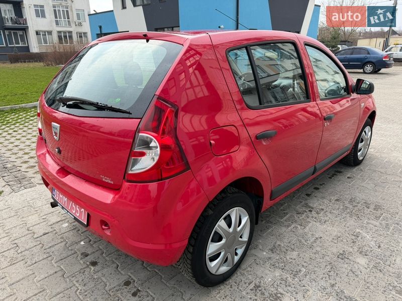 Хэтчбек Dacia Sandero 2010 в Киеве