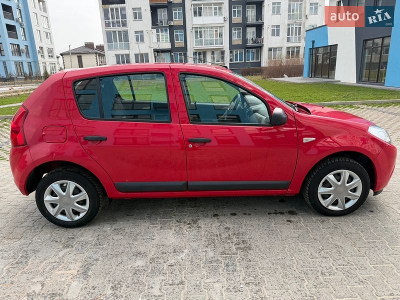 Хэтчбек Dacia Sandero 2010 в Киеве