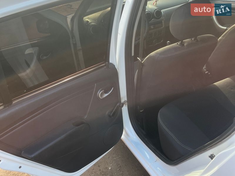 Хэтчбек Dacia Sandero 2009 в Сумах