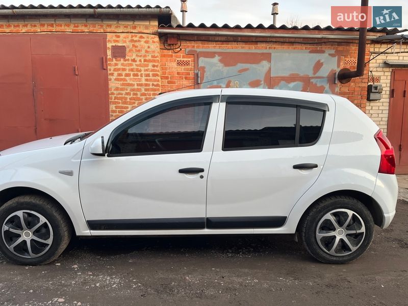 Хэтчбек Dacia Sandero 2009 в Сумах