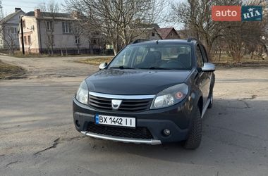 Хэтчбек Dacia Sandero 2010 в Остроге