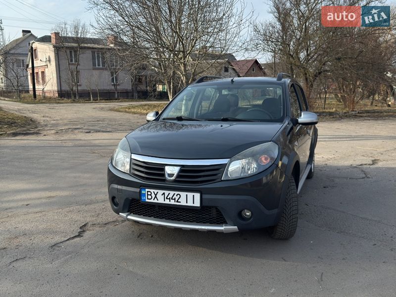 Хэтчбек Dacia Sandero 2010 в Остроге