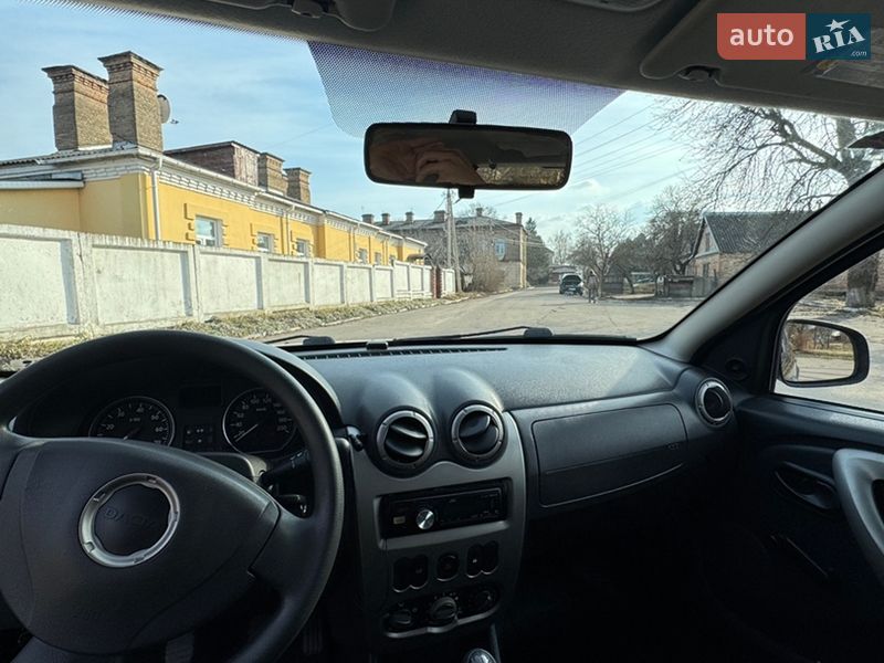Хэтчбек Dacia Sandero 2010 в Остроге