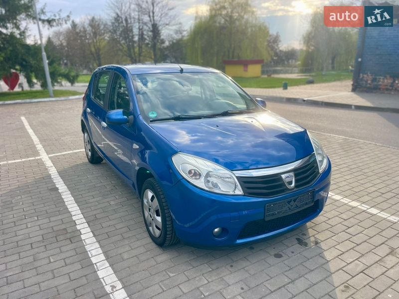 Хэтчбек Dacia Sandero 2010 в Луцке