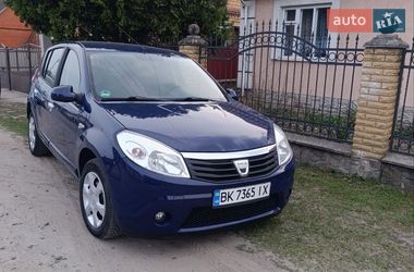 Хэтчбек Dacia Sandero 2009 в Сарнах