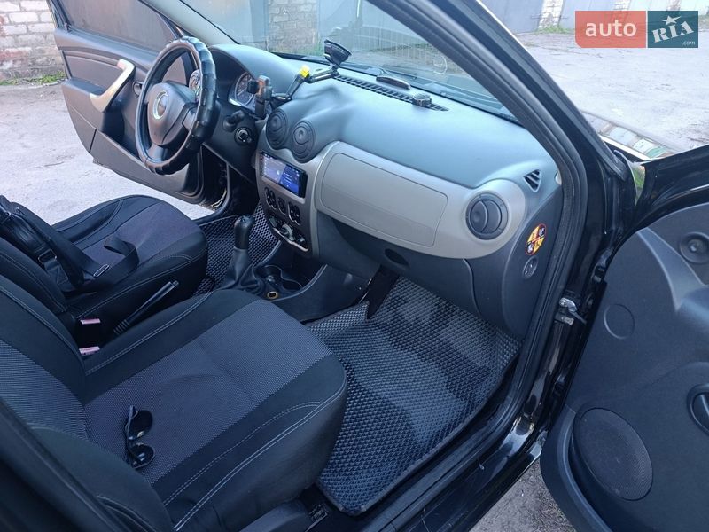 Хэтчбек Dacia Sandero 2009 в Каменском