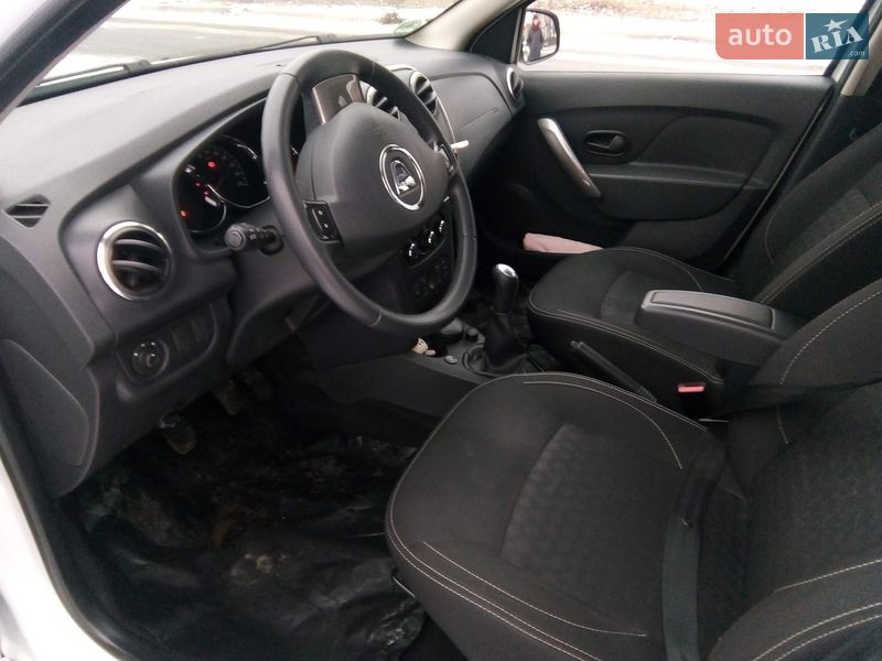 Хэтчбек Dacia Sandero 2014 в Каменском