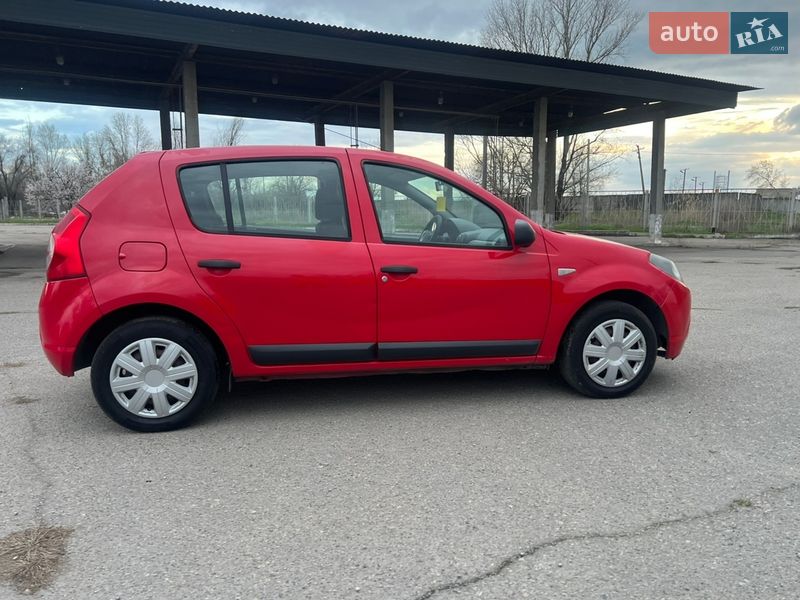 Хэтчбек Dacia Sandero 2009 в Днепре