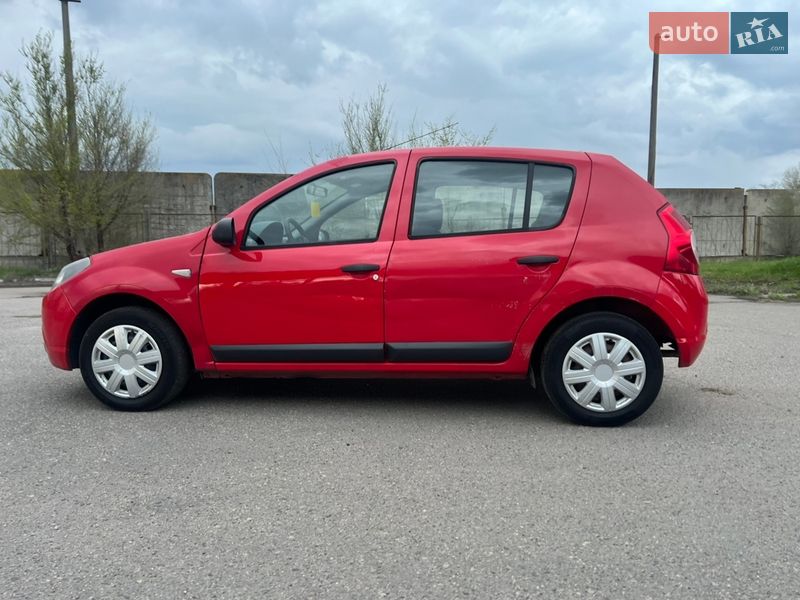 Хэтчбек Dacia Sandero 2009 в Днепре