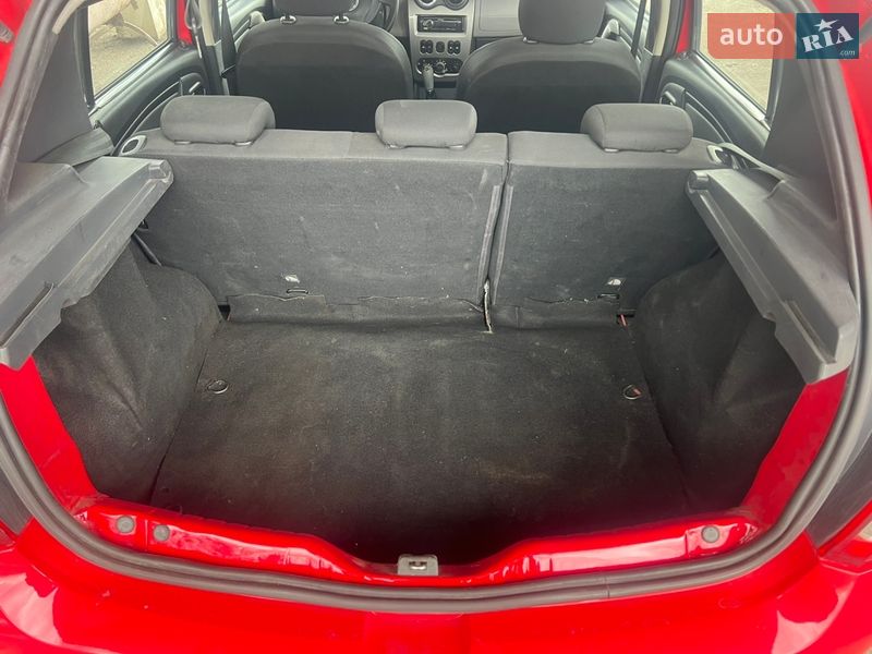 Хэтчбек Dacia Sandero 2009 в Днепре