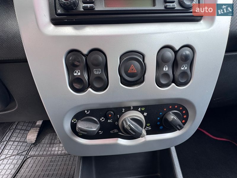 Хэтчбек Dacia Sandero 2009 в Полтаве фото 15 Хэтчбек Dacia Sandero 2009 в Полтаве