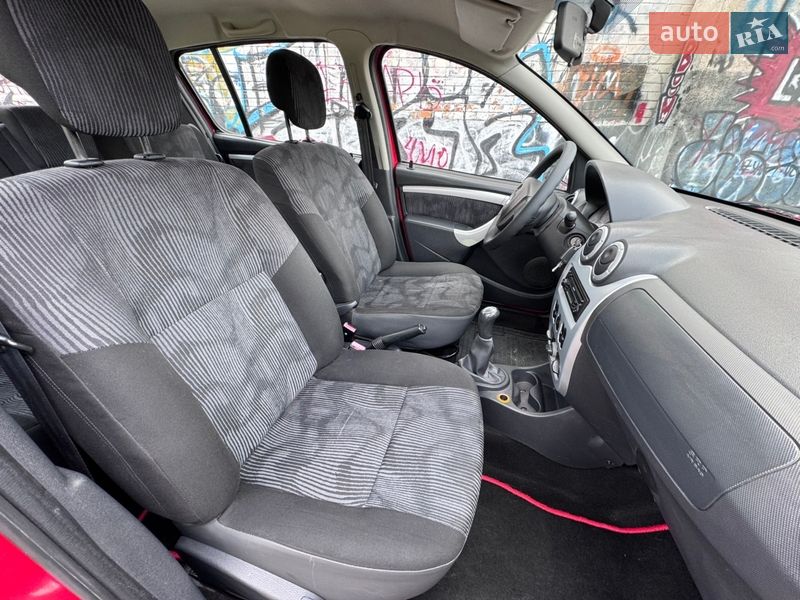 Хэтчбек Dacia Sandero 2009 в Полтаве фото 20 Хэтчбек Dacia Sandero 2009 в Полтаве